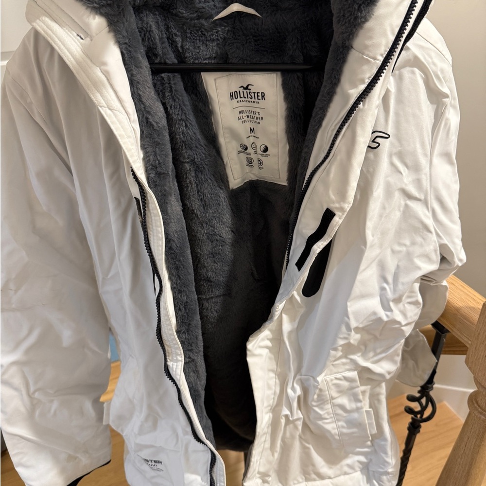Hollister Men's White and Black Ski Jacket